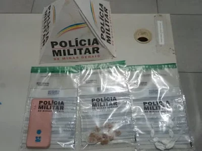 Zona da Mata - Mulher é Presa com Drogas Escondidas no Corpo em MG drogas-escondidas, prisão-em-onibus, tráfico-de-drogas, mulher-com-drogas, Oliveira-Fortes, Santos-Dumont, drogas-na-intimidade