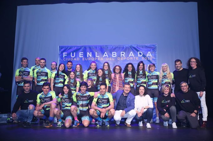 El jueves pasado se presentó el equipo femenino Team Bikery - Sporting Pursuits en el teatro de la Junta Municipal del Barrio del Vivero