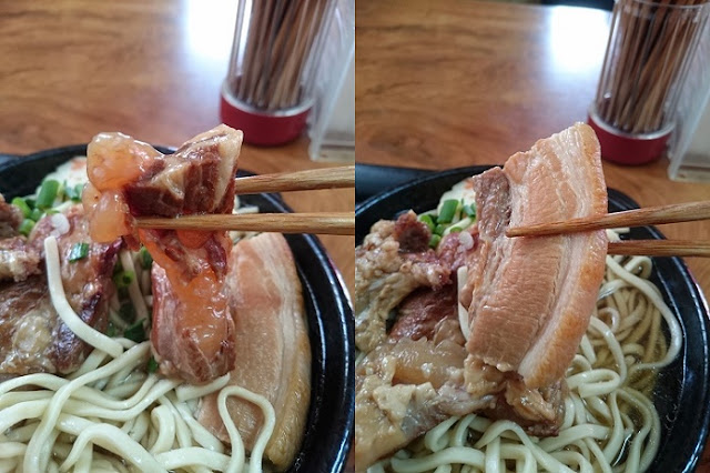 軟骨ソーキと三枚肉の写真