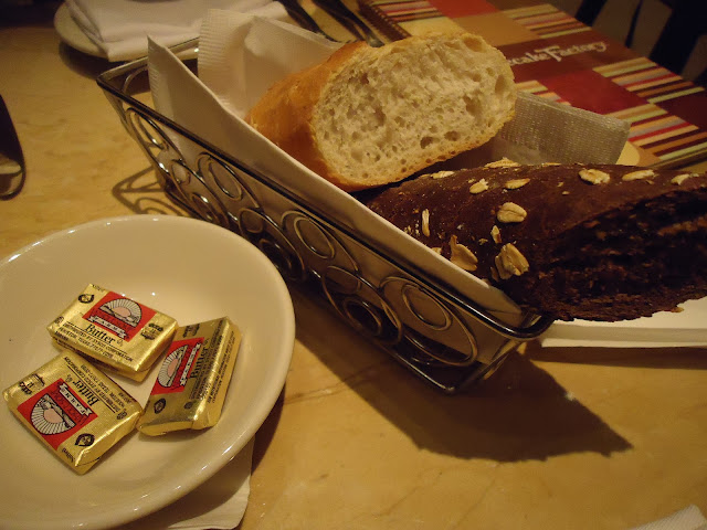 Complimentary bread and butter at the Cheesecake Factory Dubai Mall