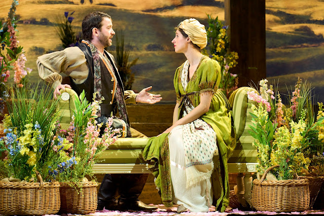Rossini: Il viaggio a Reims - Richard Dowling (Chevalier Belfiore), Susanna Hurrell (Corinna) - English Touring Opera (Photo Richard Hubert Smith)