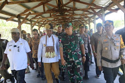 Gubernur Papua Selatan Apolo Safanpo Kunker di Kabupaten Asmat