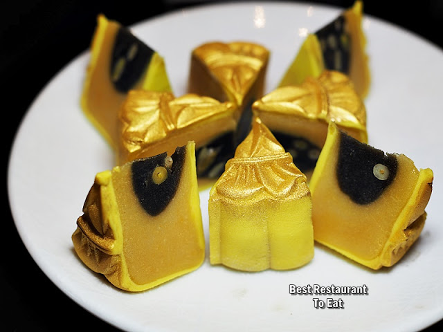 Summer Palace - Moon Cakes Flavours - Golden Bean With Black Sesame In Gold Dust