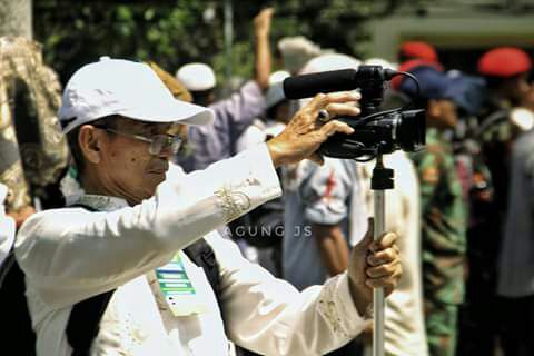 Belajar ikhlas dari kakek Maskandy Maika dalam aksi doa bersama dan penggalangan dana untuk Rohingya di Masjid An-Nur Sawitan, Mungkid, Magelang.