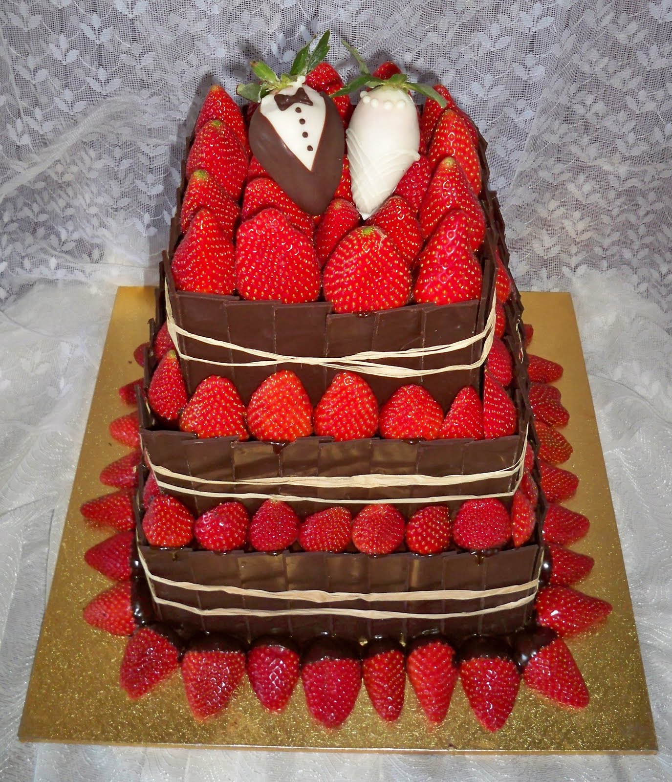 chocolate cake decorations Posted 8th July 2011 by Elisabeth's Wedding Cakes .elisabethscakes 