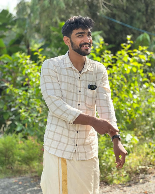 Desi Men in Veshti - RaHul C Nair - @r_c.n