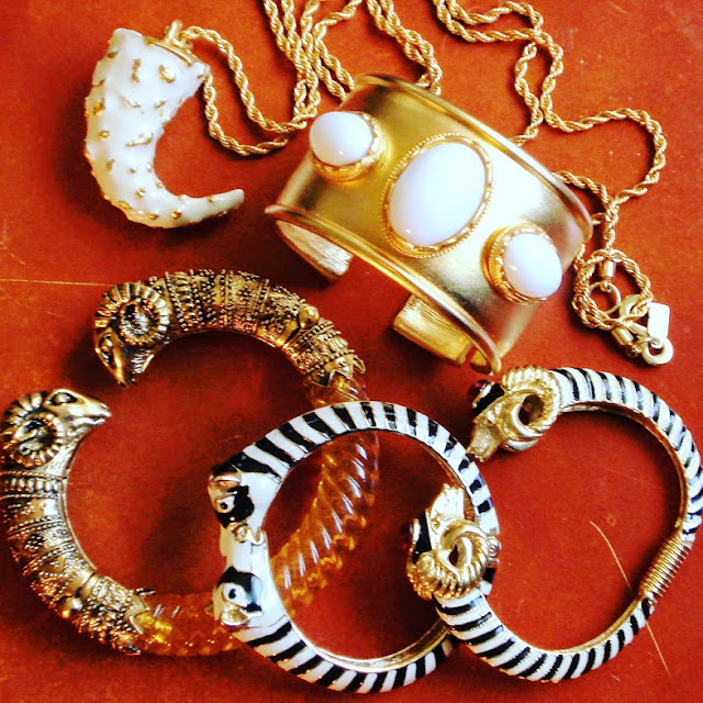 What's In My Closet: White & Gold Jewelry www.toyastales.blogspot.com #fashionblogger #jewelry #whiteandgold #accessories #ToyasTales