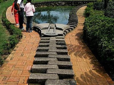 kolam renang terunik, kolam renang teraneh, kolam renang terindah, kolam renang resleting