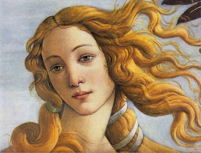 Cette image est l'agrandissement d'un detail du tableau "La Naissance de Venus" du peintre italien Sandro Botticelli qui l'a réalise vers1485 selon la technique de la tempera. La toile est conservee aux Offices de Florence. Elle représente Vénus sortant des eaux, debout dans la conque d'un coquillage (coquille Saint-Jacques) geant. L'image se focalise sur le visage de Venus qui, legerement incline et arborant des traits detendus, exprime la douceur et la serenite. Les cheveux de la deesse, d'un beau blond venitien, sont attaches par des liens et tombent négligemment le long de son cou, mais plusieurs mèches flottent au vent sur le cote gauche de sa tete, imprimant ainsi de la vie au portrait de Boticceli. Le visage se detache sur un ciel d'un bleu pale dont la douceur fait echo a l'expression de la Venus. Cette image accompagne parfaitement le poeme "Juste ma mere" ecrit par Le Marginal Magnifique a l'occasion de la fete des meres. Dans ce beau texte, qui temoigne d'une profonde affection du poete envers sa mere, Le Marginal Magnifique vante les qualites de sa mere et n'hesite pas a la comparer a un joyau ou a une deesse. L'humour nait du decalage entre la repetition du mot "juste" et le fait que Le Marginal Magnifique prete a sa mere des qualites extraordinaires, que le lecteur intelligent expliquera bien sur par l'amour inconditionne qu'eprouve le poete pour sa mere. Un tres beau poeme, simple, qui evite de tomber dans la lourdeur emphatique en la desamorçant avec humour, mais non denue de tendresse ! Bravo au Marginal Magnifique qui n'a pas fini de briller.