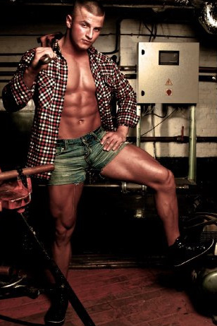 Erko Jun • Bodybuilder, Male Model and Personal Trainer