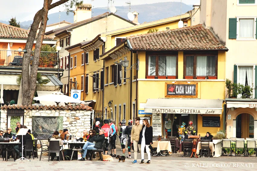 centrum miasteczka Garda, co zobaczyć w miasteczku Garda