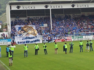 Tifo en Ipurua: «¿Locura? Esto es Oviedo»