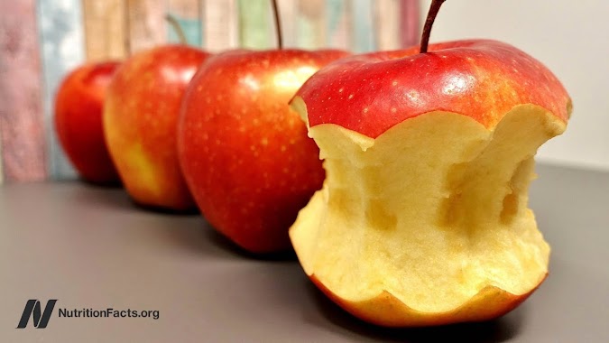 For Flavonoid Benefits, Don't Peel Apples