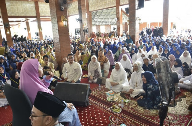 Acara peringatan Isra Mi’raj di Masjid Sopiah Gandus Digelar Wakil Ketua DPRD Sumsel,Hj. Kartika Sandra Desi, SH, MM, 