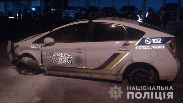 Чоловіку, який викрав поліцейське авто і збив патрульну у Києві, загрожує довічне