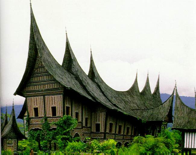 Kebudayaan dan Keunikan Sumatra Barat Rumah  Gadang 