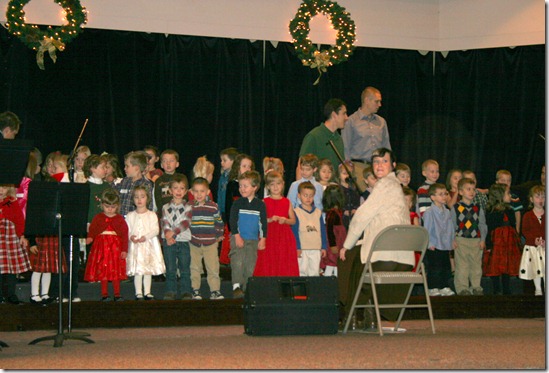 2010-12-19 Kahlen Singing (1)