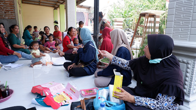 Mahasiswa Universitas PGRI Adi Buana Turut Aktif Dukung Kegiatan Posyandu di Desa Simogirang, Prambon