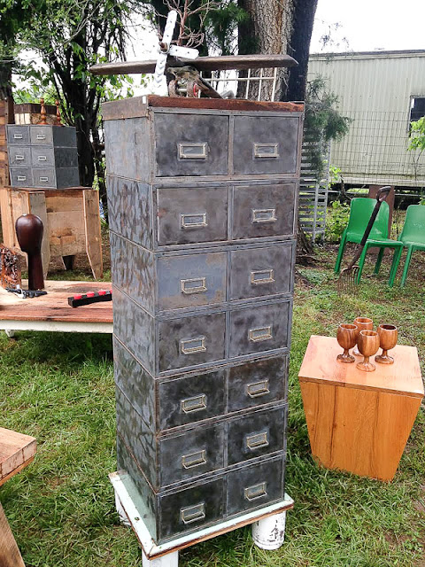  Vintage lockers, card catalogs, textiles and decor! This year's Lucketts spring market did not disappoint. - Littlehouseoffour.com