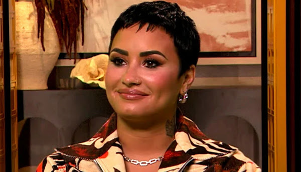 Demi Lovato entra en shock se arrepiente de ser llamada “elle” y pide que la vuelvan a llamar “ella”.