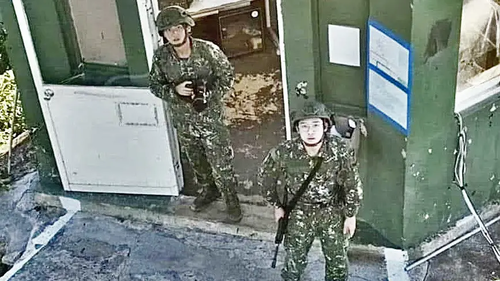 Taiwan sentries at an island outpost, which have seen an uptick in reported Chinese drone activity, via Weibo.