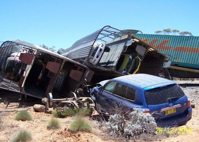 Derailment of a Car Carrier Seen On lolpicturegallery.blogspot.com