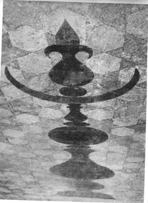 Inlaid pinnacle pattern in courtyard