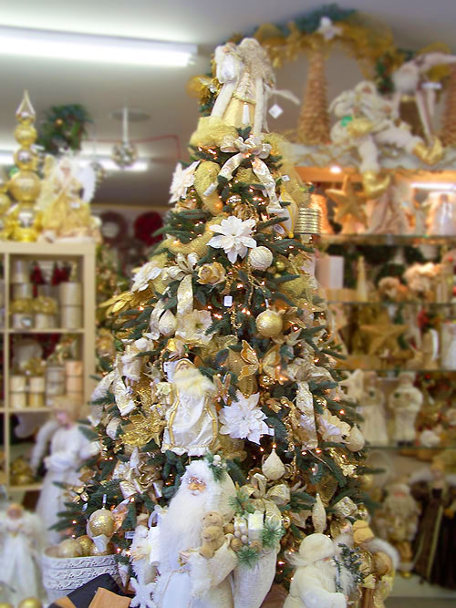 ... songs decoration ideas: Christmas tree ideas - silver and gold themes