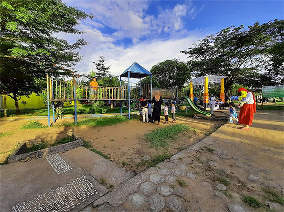 Taman bermain di Taman Kota Ketapang