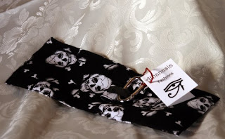 Black skull cellphone bag