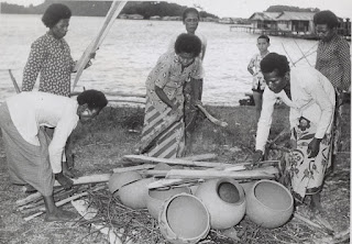 wanita kampung kayu batu, Jayapura