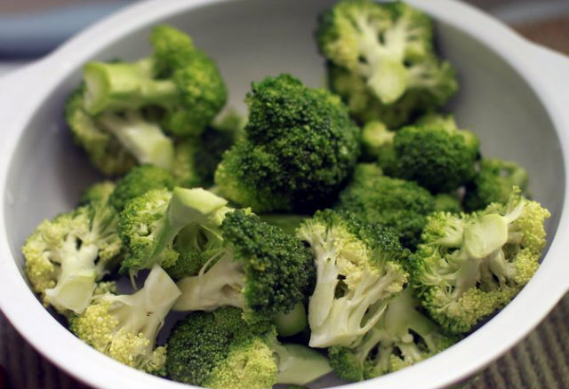 cook broccoli in microwave