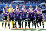 REAL VALLADOLID C. F. Temporada 2022-23. El Yamiq, Sergio Asenjo, Iván Fresneda, Joaquín, Martin Hongla, Gonzalo Plata. Lucas Rosa, Luis Pérez, Sergio León, Monchu y Roque Mesa. REAL MADRID C. F. 6 🆚 REAL VALLADOLID C. F. 0 Domingo 02/04/2023, 16:15 horas. Campeonato de Liga de 1ª División, jornada 27. Madrid, estadio Samtiago Bernabéu: 59.787 espectadores. GOLES: ⚽1-0: 22’, Rodrygo. ⚽2-0: 29’, Benzema. ⚽3-0: 32’, Benzema. ⚽4-0: 36’, Benzema. ⚽5-0: 73’, Marco Asensio. ⚽6-0: 90+1’, Lucas Vázquez.