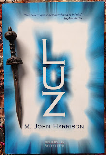 Portada del libro Luz, de M. John Harrison