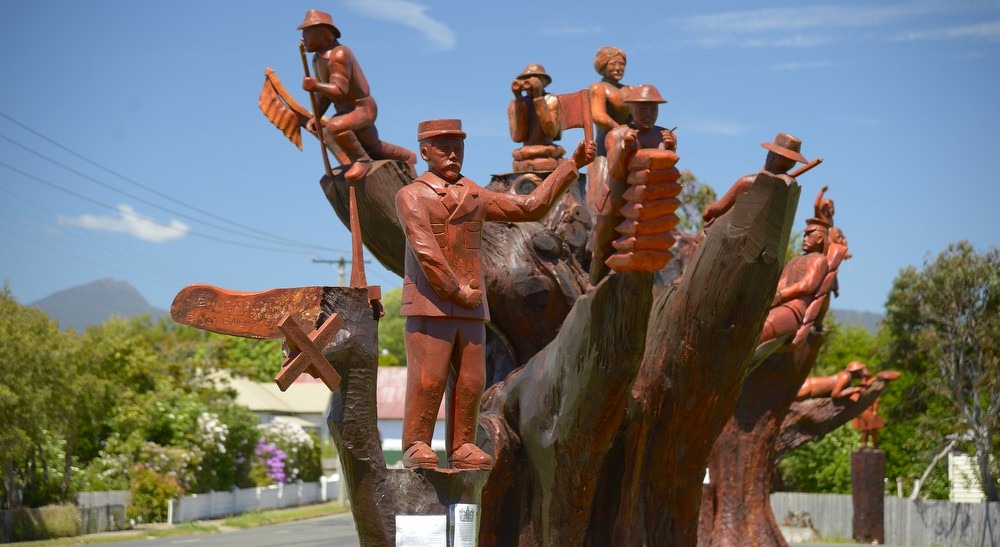 Legerwood ANZAC memorial tree carvings Legerwood ANZAC memorial tree carvings