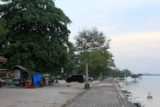 pantai tanjung pendam belitung