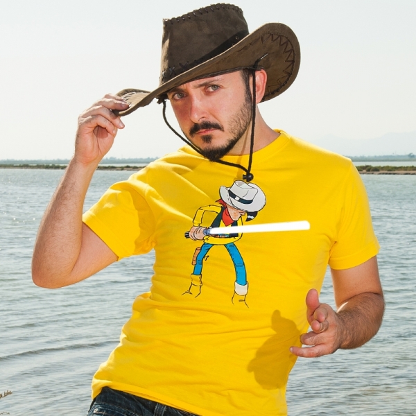 http://www.goatxa.es/camisetas/271-lucky-luke-skywalker-con-sable-luz-fosforescente.html