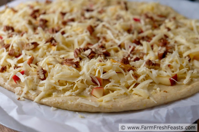 http://www.farmfreshfeasts.com/2015/09/apple-gouda-and-pecan-pizza.html