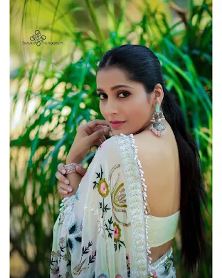 Anchor Rashmi Gautam Latest Saree Photoshoot