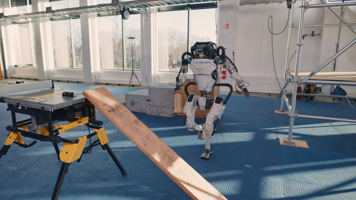 Atlas, il robot di Boston Dynamics, sembra sempre più umano | Video