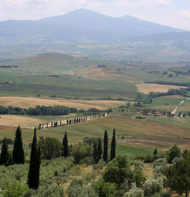 tuscany hills countryside