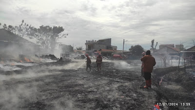 12 Unit Damkar Dikerahkan Padamkan Gudang Palet di Keroncong Kota Tangerang 