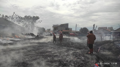 12 Unit Damkar Dikerahkan Padamkan Gudang Palet di Keroncong Kota Tangerang