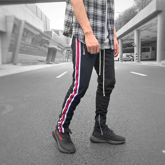Model Celana Track Pants Yang Lagi Naik Daun di 2021