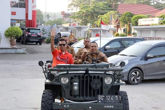 Walikota Pariaman Genius Umar Jelajahi Kota Tua Sawahlunto Menggunakan Jeep Willys