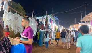 Arpora Saturday Night Market foregniers shopping