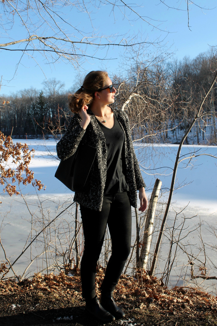 winter cardigan + black skinny jeans + tote bag #fashion