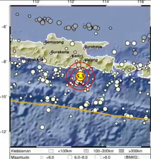 Malang Diguncang Gempa 5,3 Magnitudo, Gedung Lantai 3 Goyang