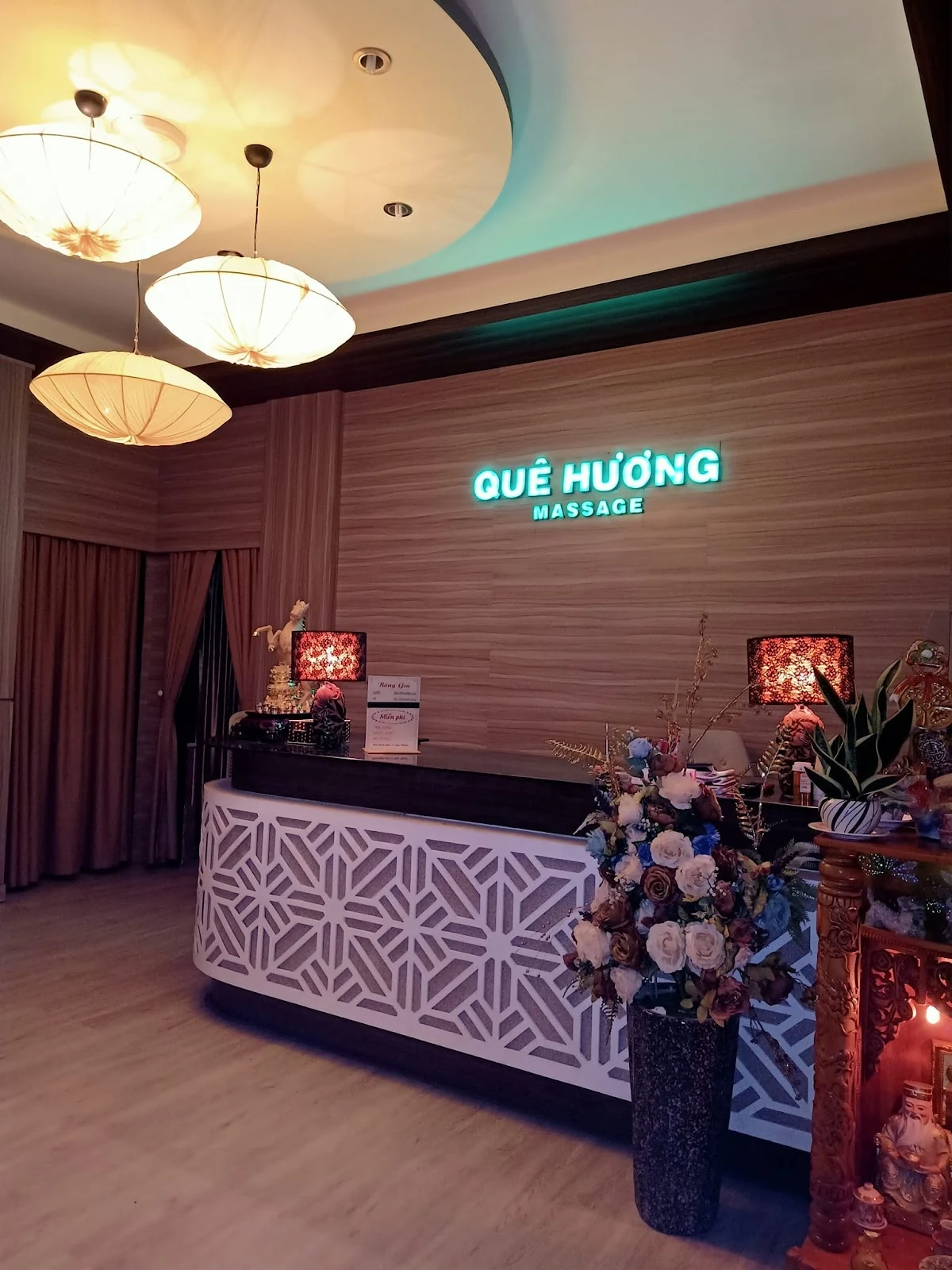 Tiếp tân tại Massage Quê Hương Bến Tre