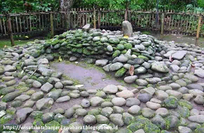 Makam Adipati Panaekan di Karangkamulyan 